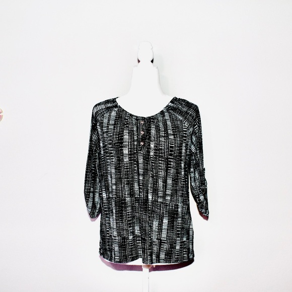 Adrienne Vittadini Black & White Button Sleeve Top - Picture 1 of 5